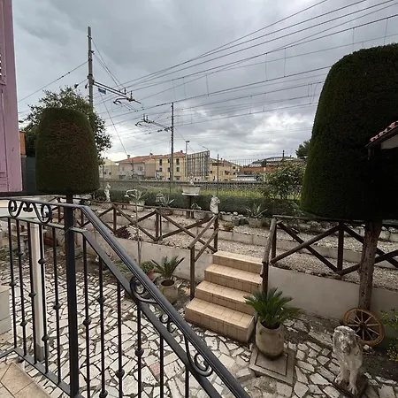 Ladirosa - A 50 M Dalla Appartamento