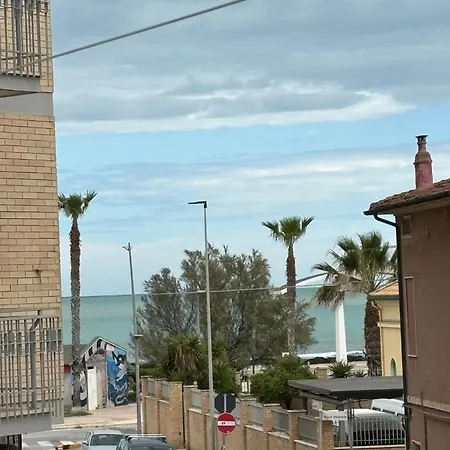 Appartamento Ladirosa - A 50 M Dalla Civitanova Marche
