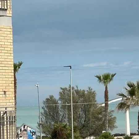 Ladirosa - A 50 M Dalla Civitanova Marche