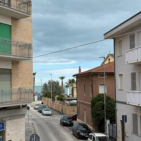 Ladirosa - A 50 M Dalla Apartment