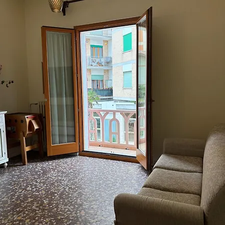 Ladirosa - A 50 M Dalla تْشيفيتانوفا ماركي