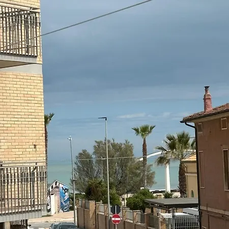 Ladirosa - A 50 M Dalla Apartment